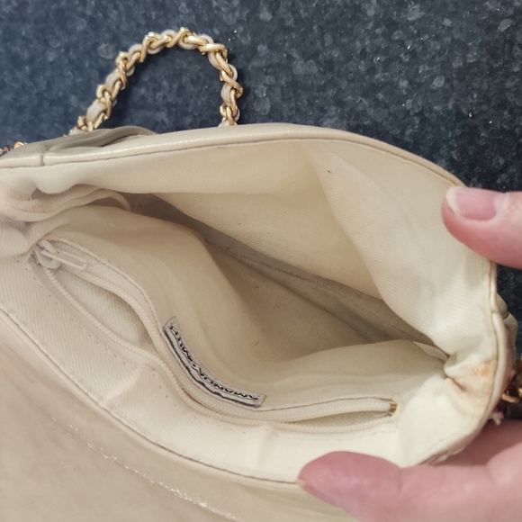 Amanda Smith Quilted Cream Crossbody with Gold Chain Strap - Picture 5 of 7